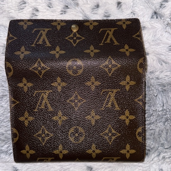 Men’s or Women’s Vintage Lous Vuitton Large International Wallet! Preloved! 🔥🔥 - Picture 7 of 17